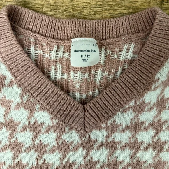 Abercrombie Kids Pink and White V-Neck Sweater Vest-Size 11/12 - Picture 2 of 6